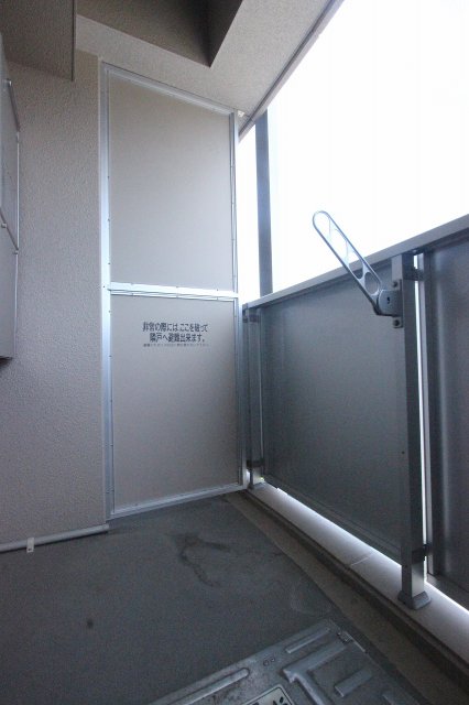 バルコニー　同物件別号室の写真です。