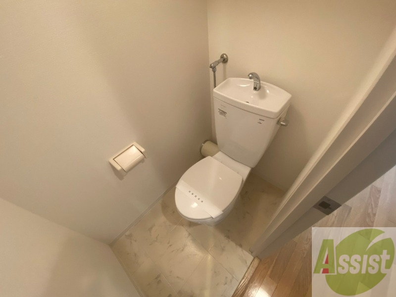 トイレ　こちらはトイレです。清潔感があり、安心して使用できます。