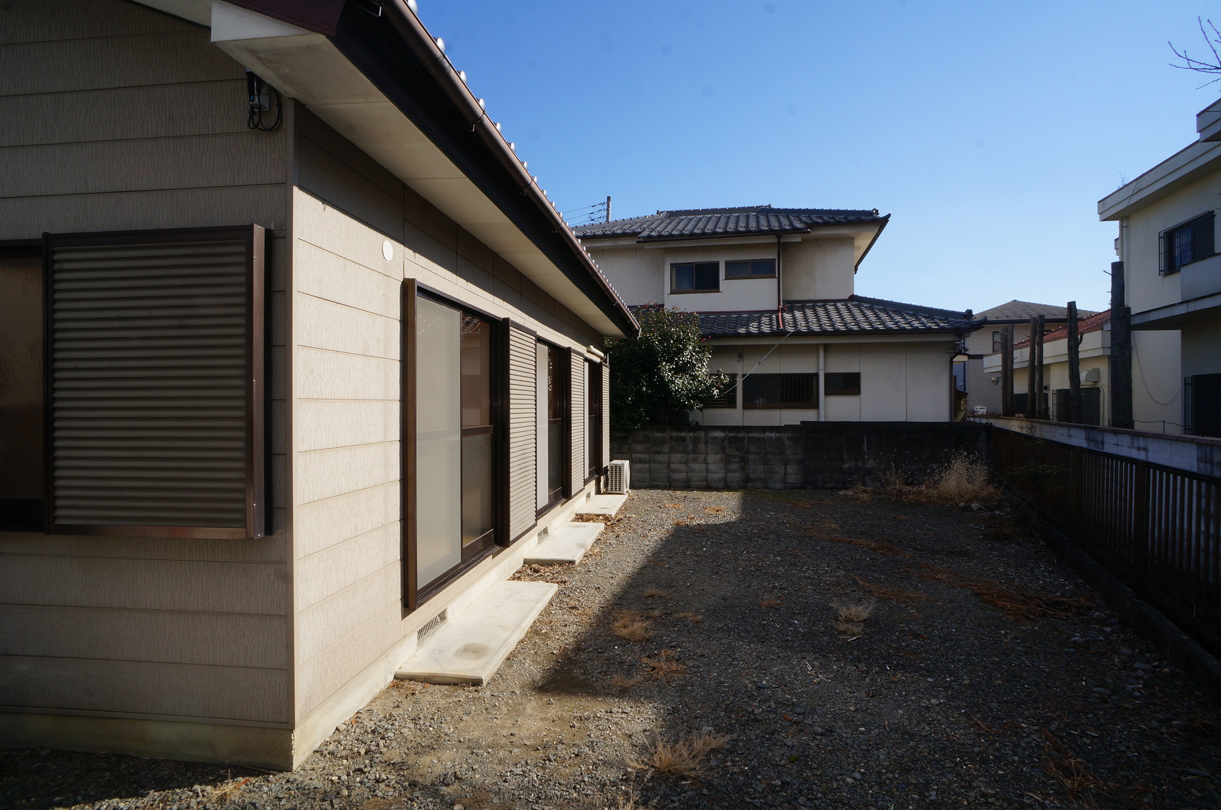 庭　建物南側のスペースです。