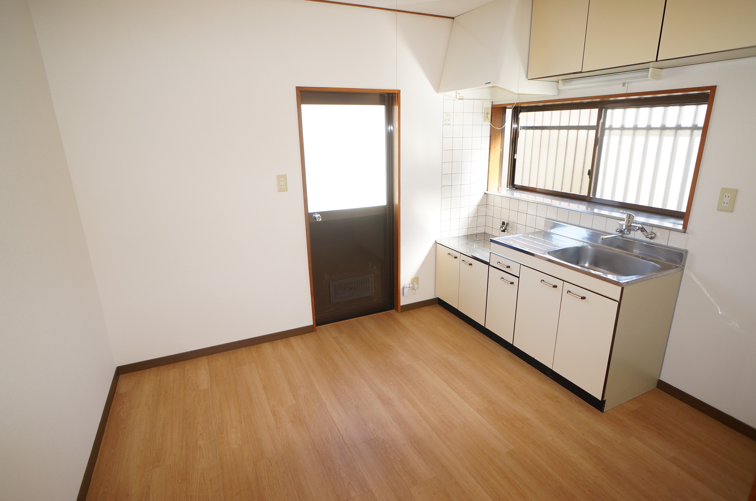 その他　広々としたキッチン周りで家電も配置しやすいです。