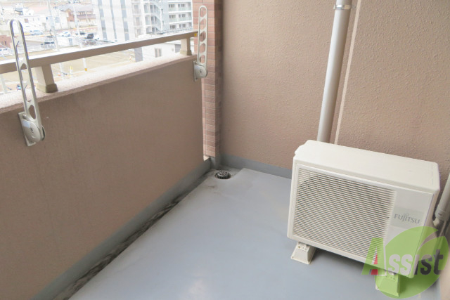 バルコニー　ベルコニーは幅の広さに驚きました。洗濯物も捗りそうですね。