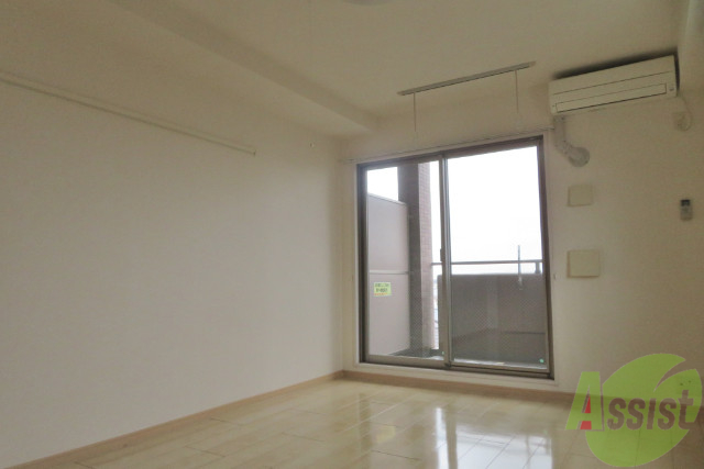 居室・リビング　リビングは９．１帖の洋室です。リラックス出来そうですね。