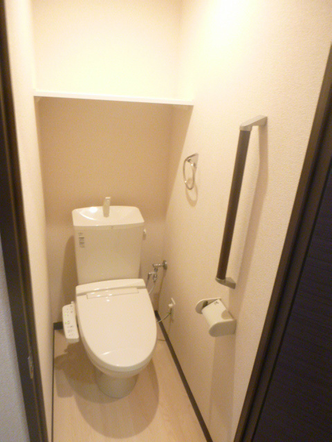 トイレ　温水洗浄便座