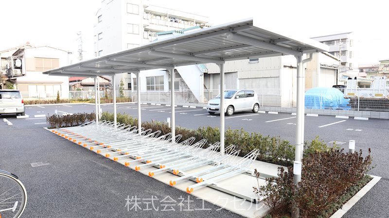 その他共有部分　屋根付駐輪場完備です。