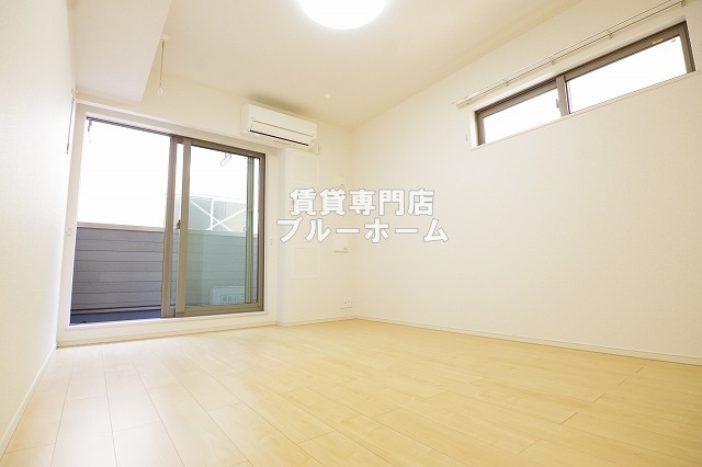 居室・リビング　7帖の明るい洋室！