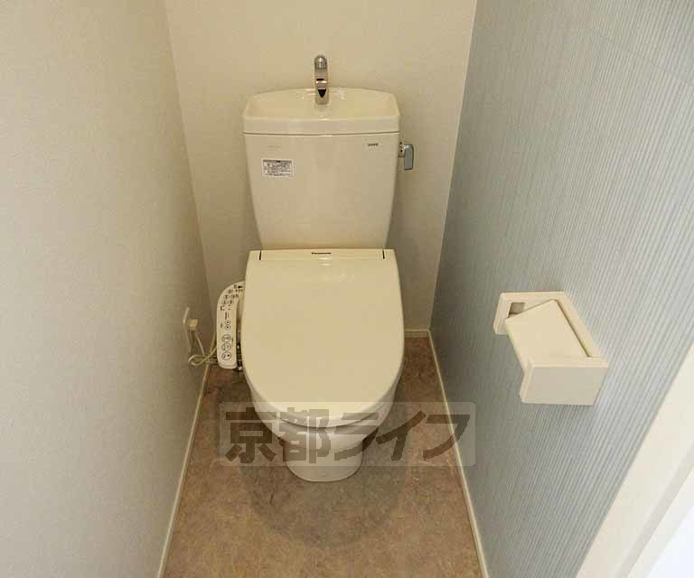 トイレ　ウォシュレット付きです・
