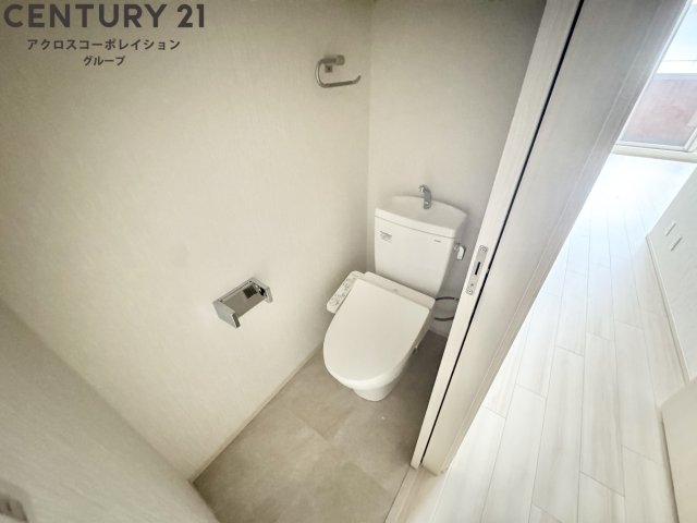 トイレ　温水洗浄便座付きで便利♪