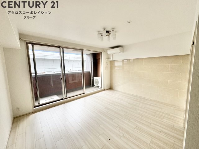 居室・リビング　ホワイトを基調とした明るい色合いのおしゃれなリビングです♪