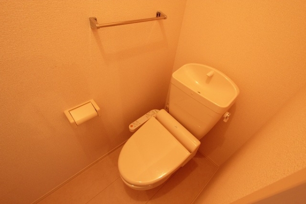 トイレ　温水シャワー付きトイレです