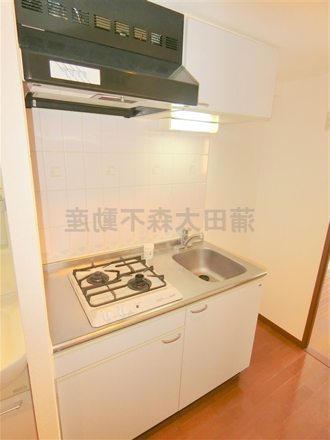 キッチン　2口ガスシステムキッチン　まな板が置ける調理スペースのある大