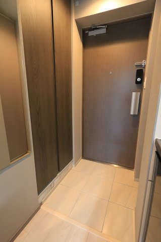 玄関　参考写真（同物件別部屋）