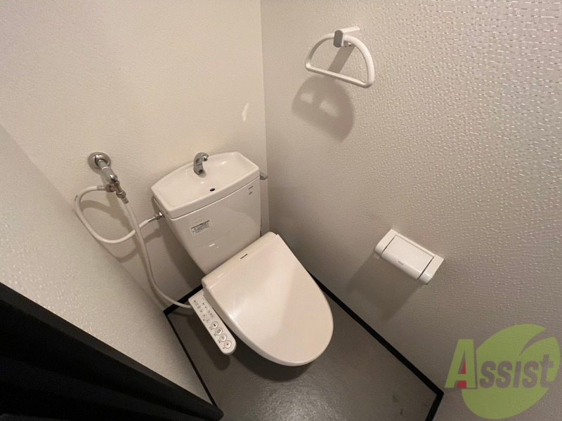 トイレ　シャワートイレになっているので快適です！