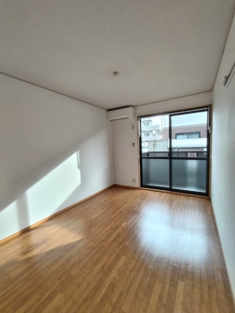 居室・リビング　★★東側６帖の洋室です♪★★