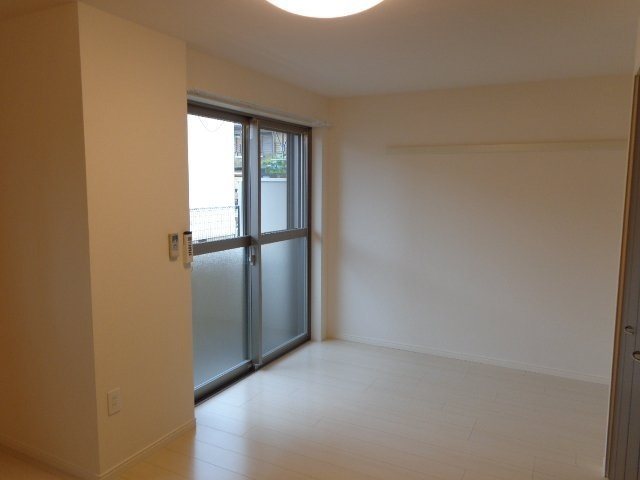 居室・リビング　日当たり良好の明るいお部屋♪