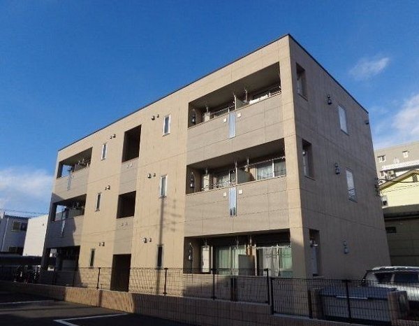 建物外観　西八王子駅徒歩２分で交通便利♪