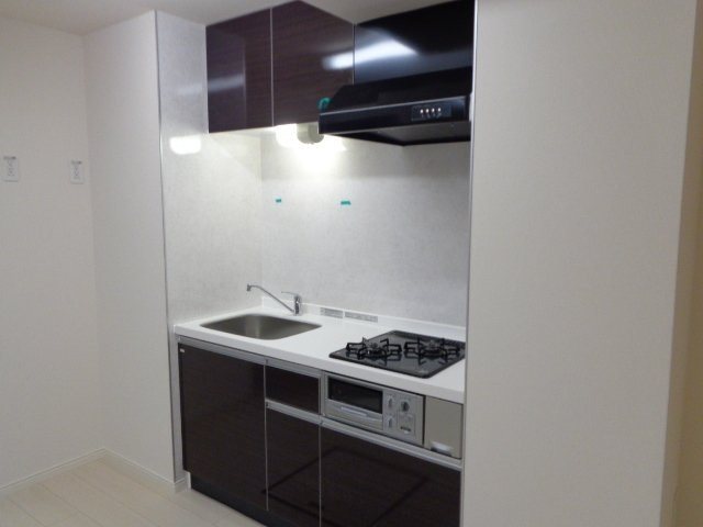 キッチン　グリル付きのシステムキッチン完備♪
