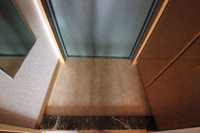 玄関　※別部屋の参考写真、現況優先※