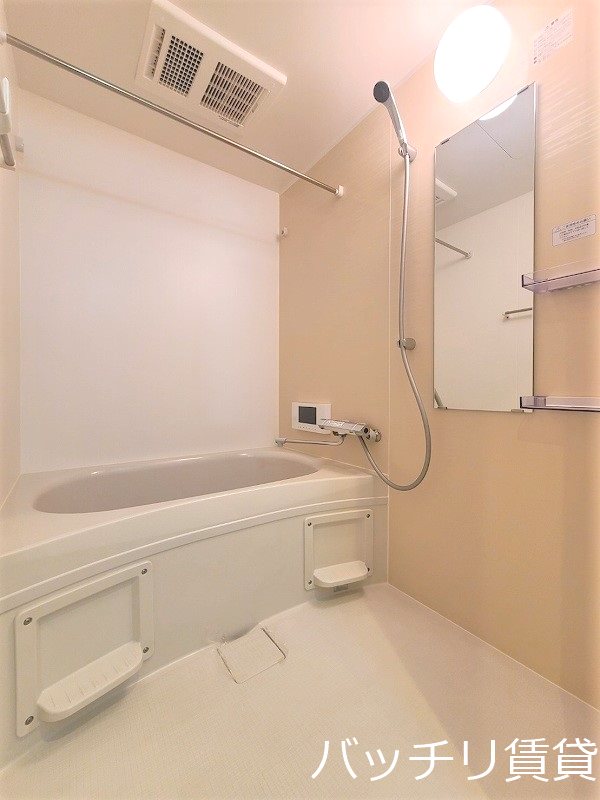 バス・シャワールーム　画像は同型タイプの為、現状を優先致します。