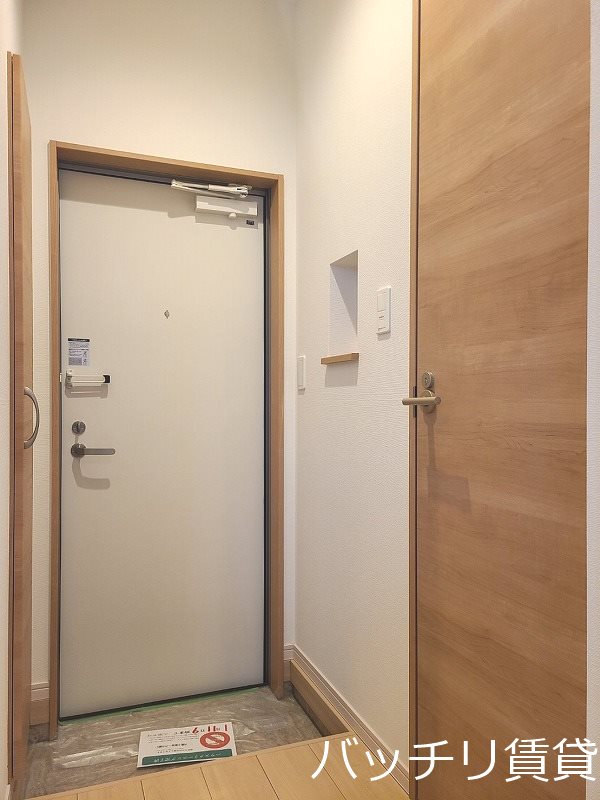 玄関　画像は同型タイプの為、現状を優先致します。