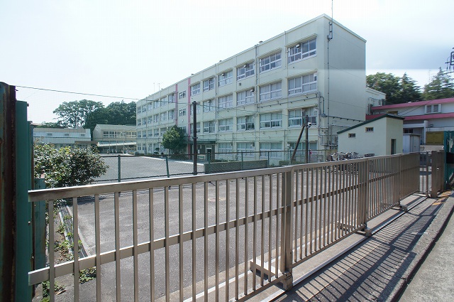 小学校　横浜市立長津田小学校（小学校）まで1863m
