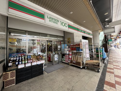 コンビニ　１００円ローソン（コンビニ）まで70m