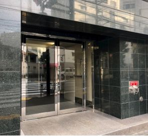 エントランス　落ち着いたエントランスです