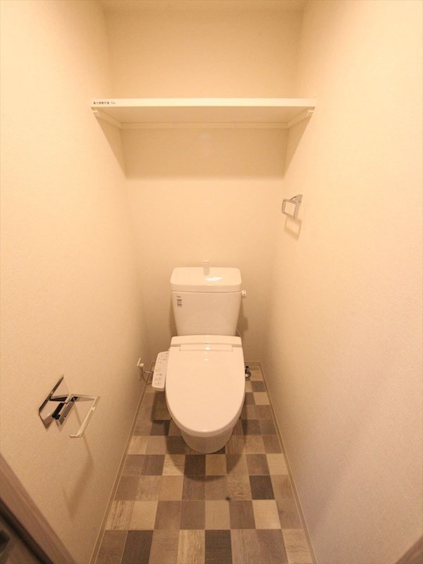 トイレ　温水洗浄暖房便座付トイレ