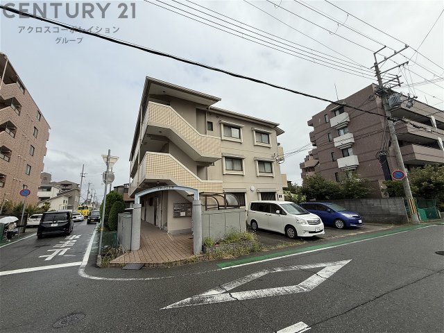 建物外観　敷地内に駐車場・駐輪場あります！