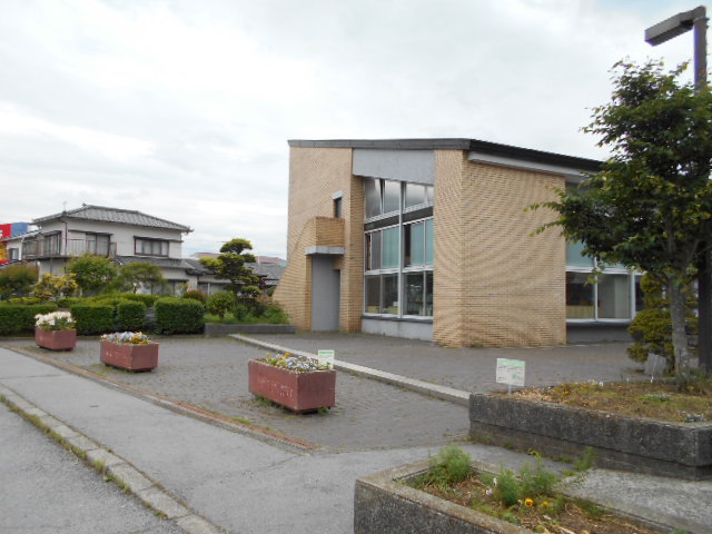 図書館　御殿場市立図書館（図書館）まで377m