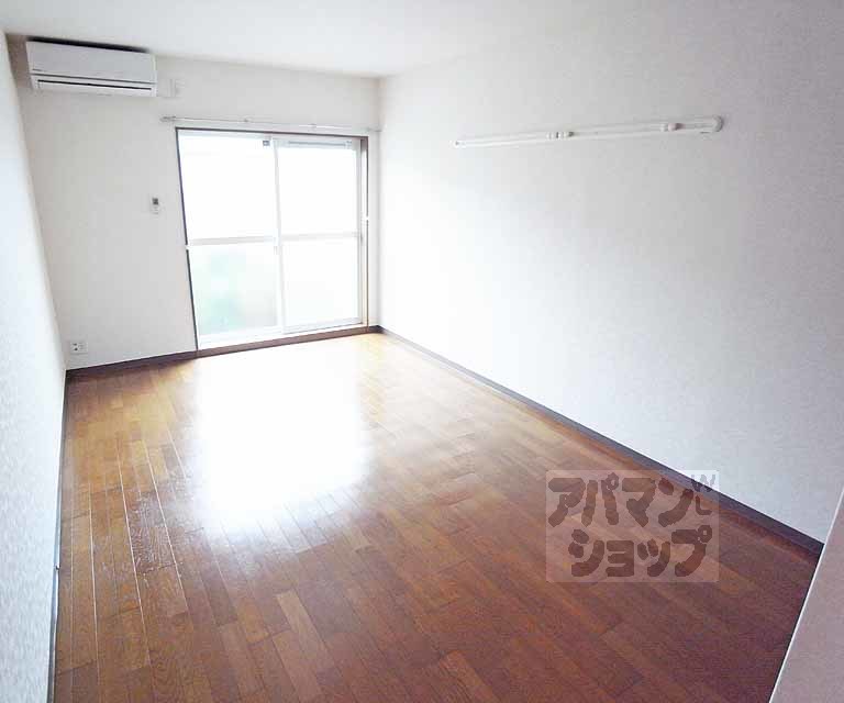 居室・リビング　南向きの洋室８．８帖です。