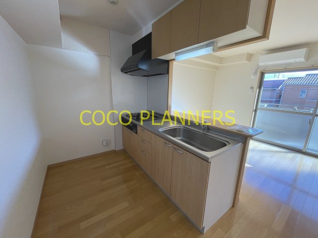 キッチン　※別号室の写真です。現況優先となります。