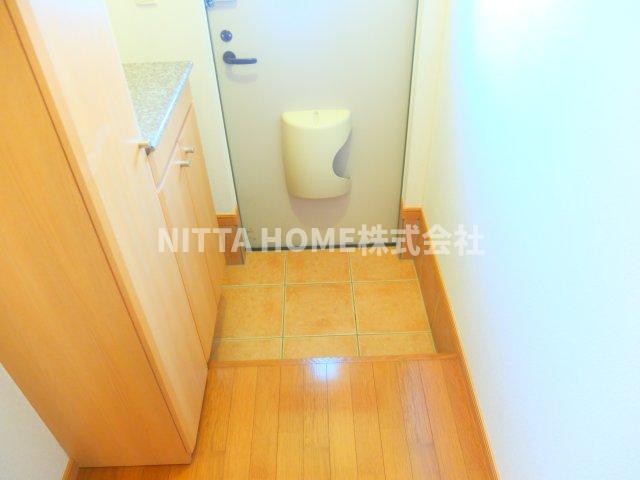 玄関　玄関には大きなシューズボックスを完備◆