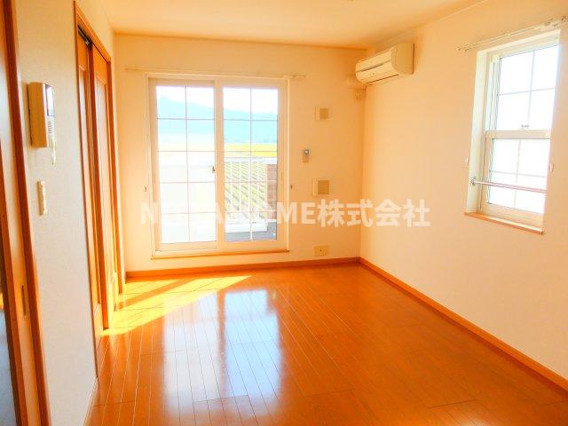 居室・リビング　１０帖のリビングです＊オープンキッチンになります◇