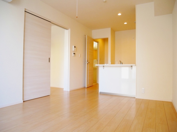 居室・リビング　明るいリビング