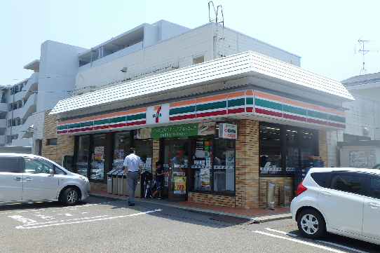 コンビニ　セブンイレブン 新潟信濃町店（コンビニ）まで877m
