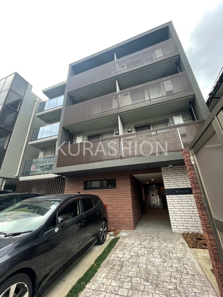 建物外観　駐車場