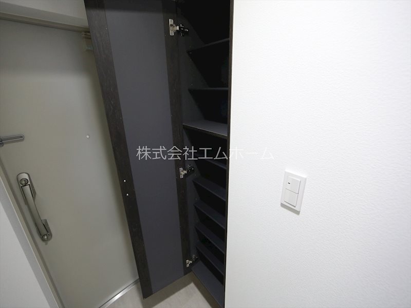 玄関　玄関　シューズボックス（収納充実してます）