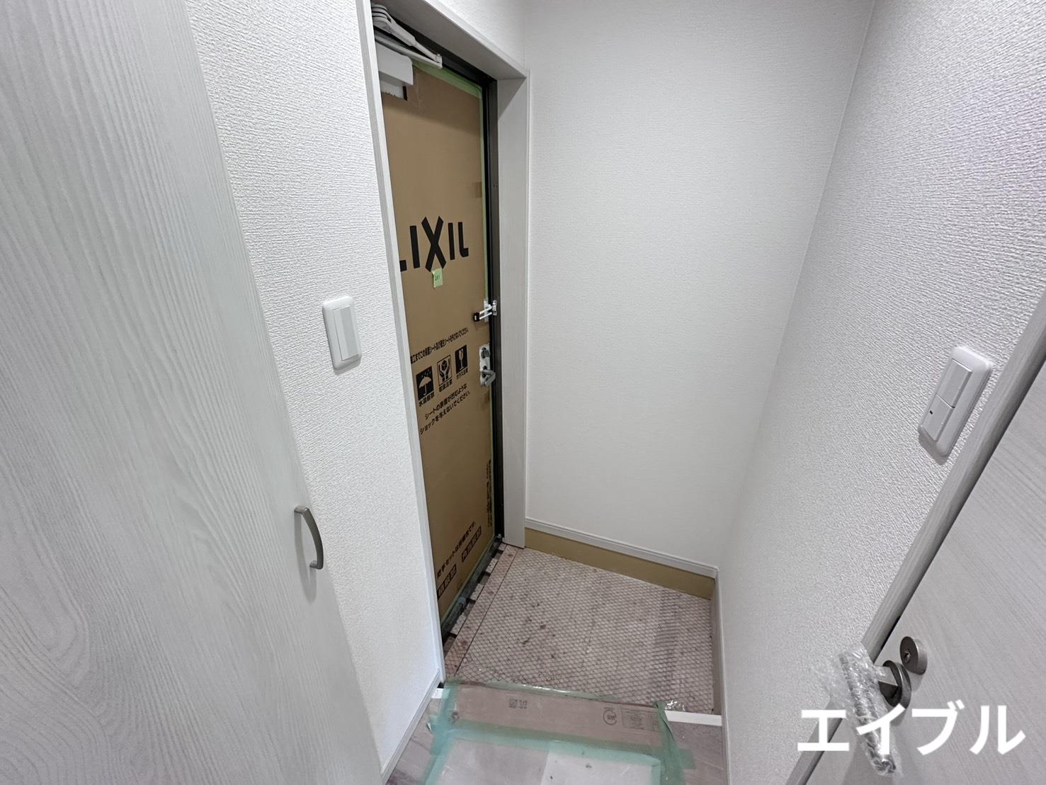 玄関　建設中