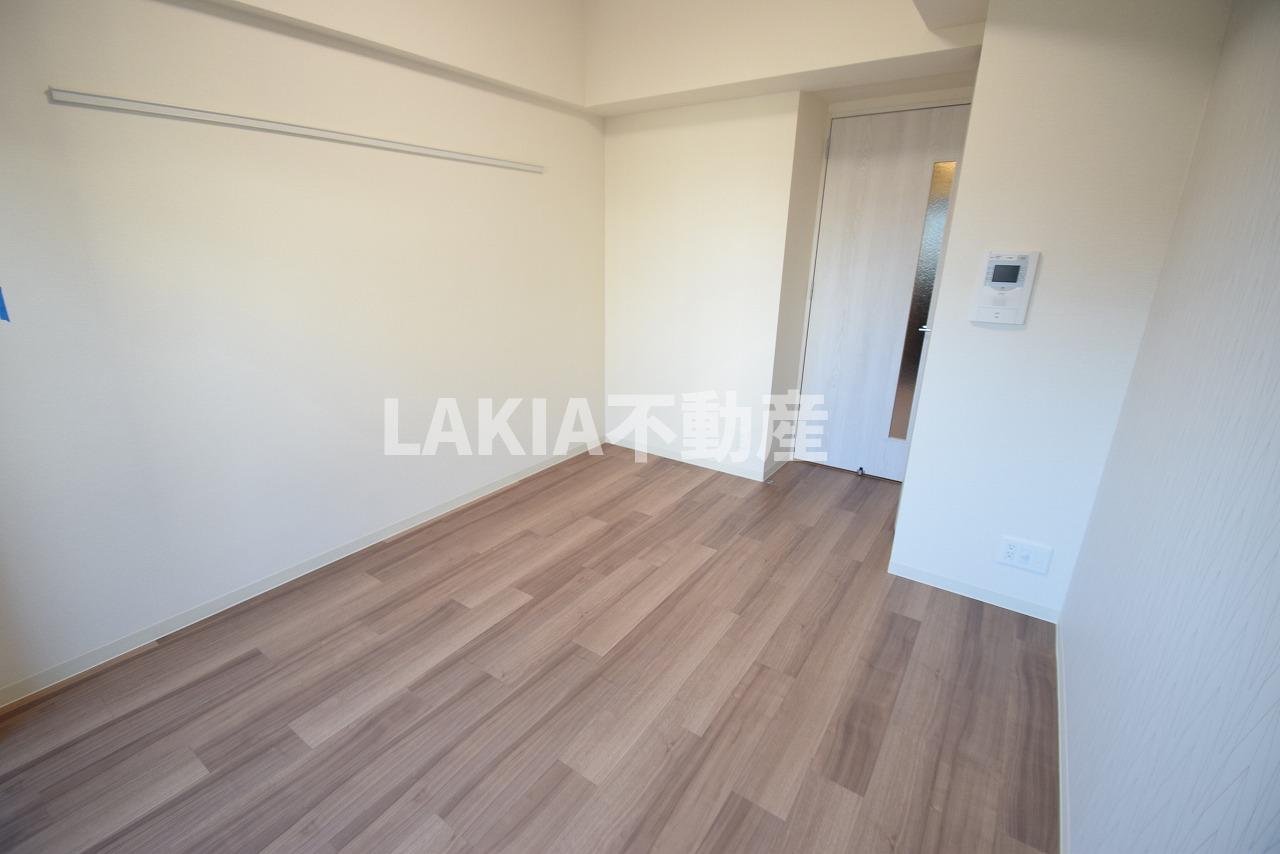 その他部屋・スペース　開放的な寝室です