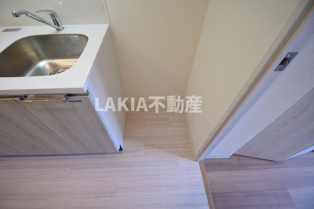 その他　冷蔵庫置場はもはやキッチンの横が主流です。