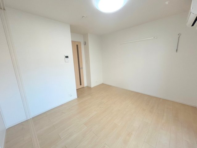 その他部屋・スペース　ゆとりのあるベッドルームで快適な睡眠をとってくださいね。