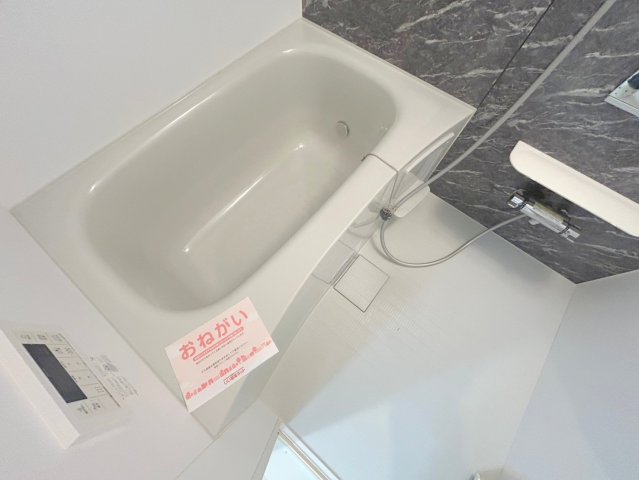 バス・シャワールーム　広めのお風呂は一日の疲れを癒してくれます。