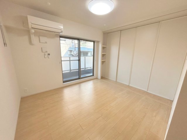 居室・リビング　明るく広々としたリビングです。