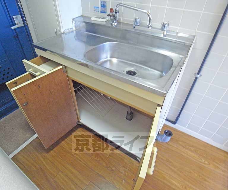 その他設備　キッチン横に洗濯機が置けます。