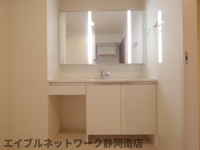 洗面設備　広い洗面スペース