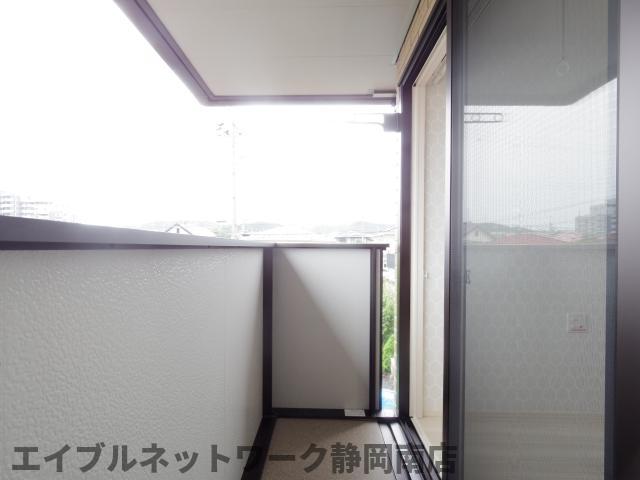 バルコニー　開放的で明るい空間を演出してくれるバルコニーです