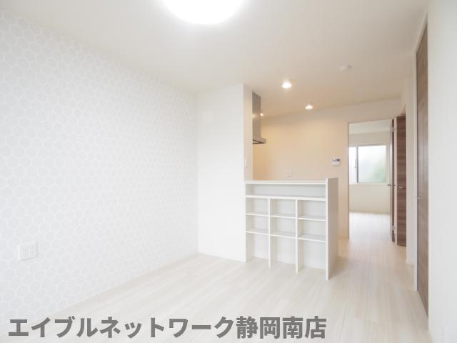 居室・リビング　こちらのリビングで趣味の時間をお楽しみください