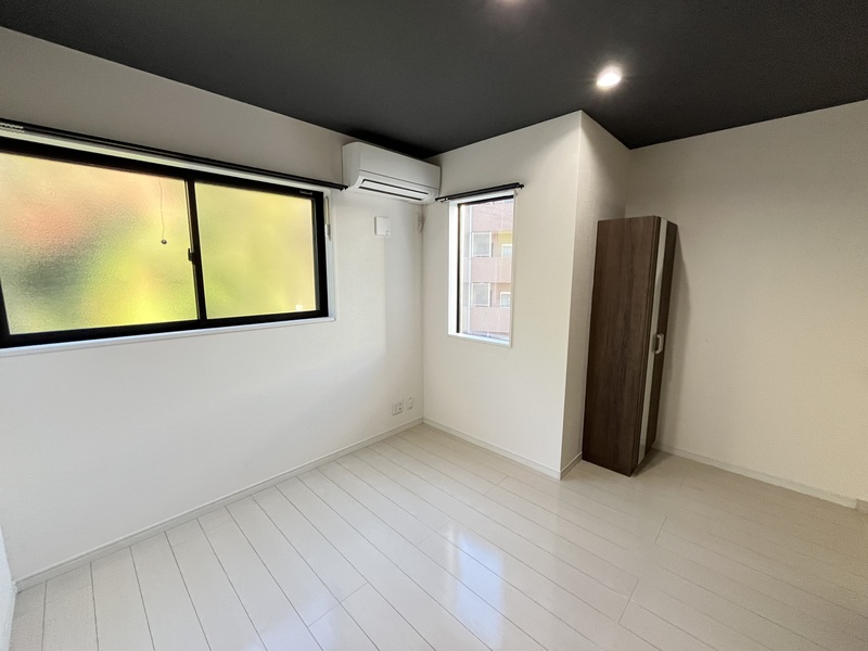 居室・リビング　白を基調とした室内