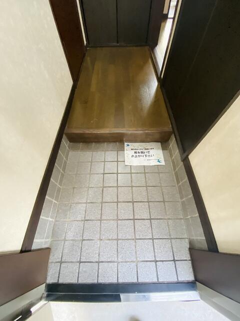 玄関　※他のお部屋の写真です。