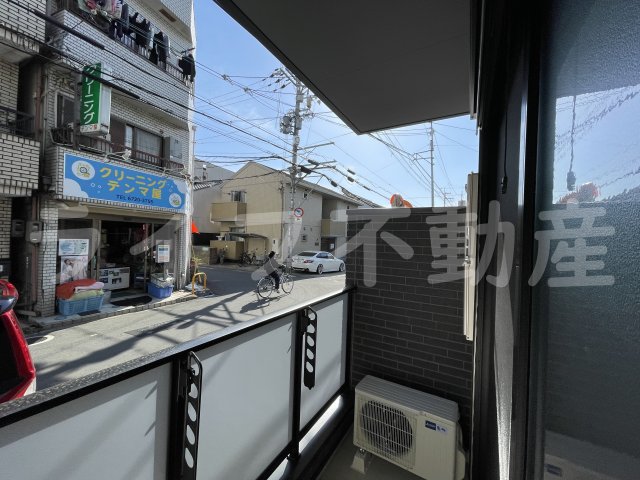 バルコニー　外からの目が気にならないバルコニーで洗濯物が干せます